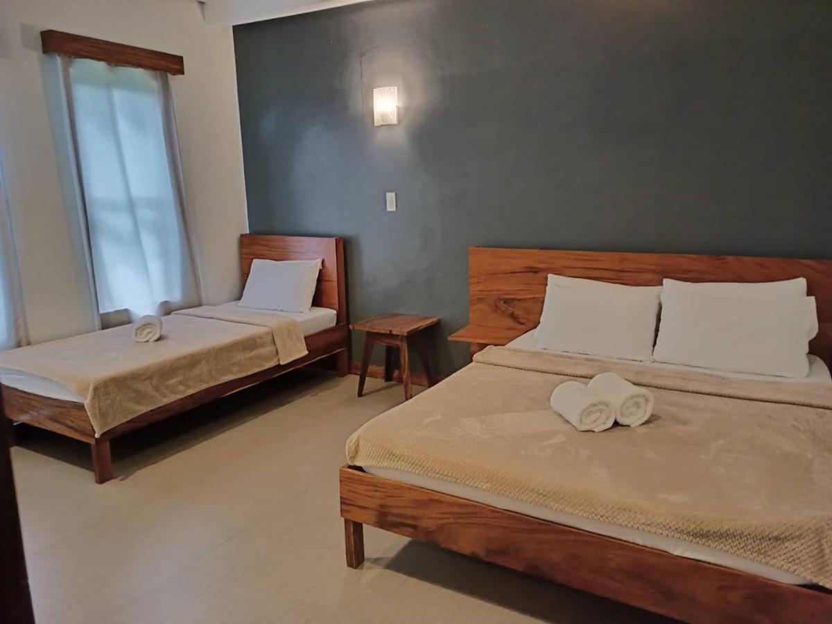 קורון Acacia Garden Inn And Suites מראה חיצוני תמונה
