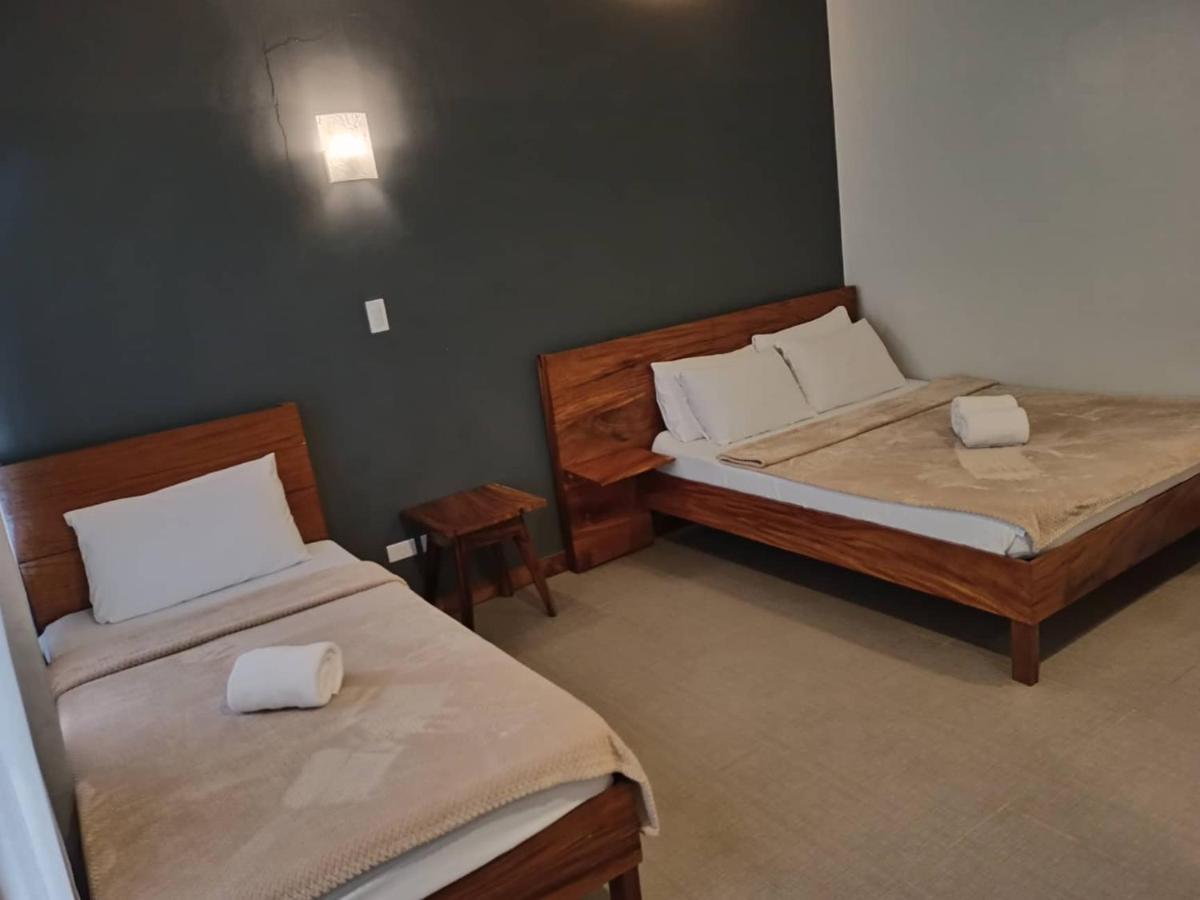 קורון Acacia Garden Inn And Suites מראה חיצוני תמונה