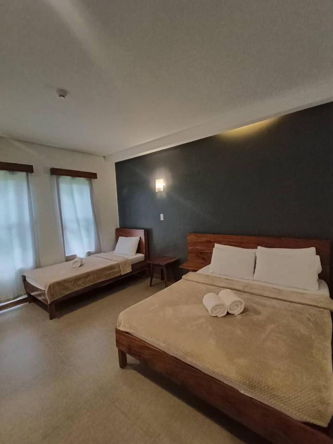 קורון Acacia Garden Inn And Suites מראה חיצוני תמונה