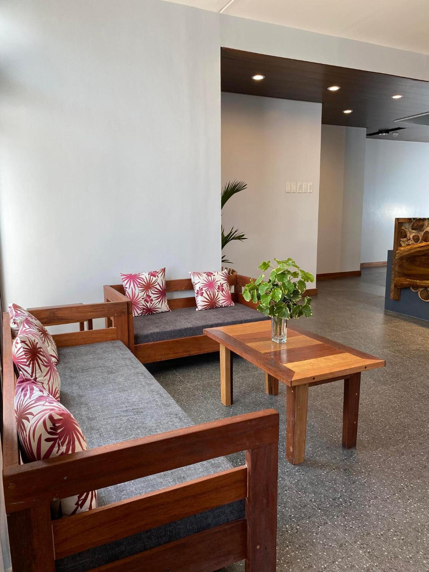 קורון Acacia Garden Inn And Suites מראה חיצוני תמונה