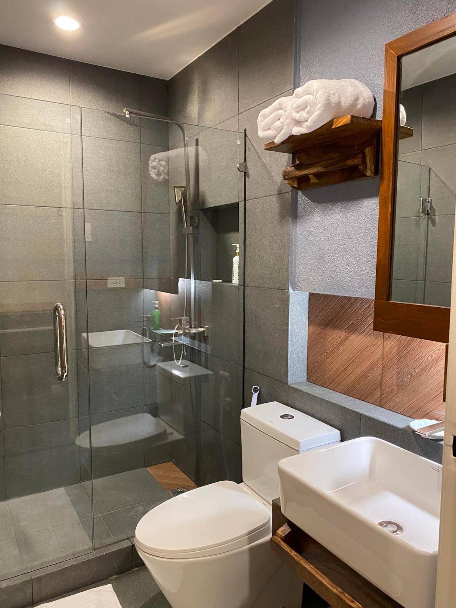 קורון Acacia Garden Inn And Suites מראה חיצוני תמונה