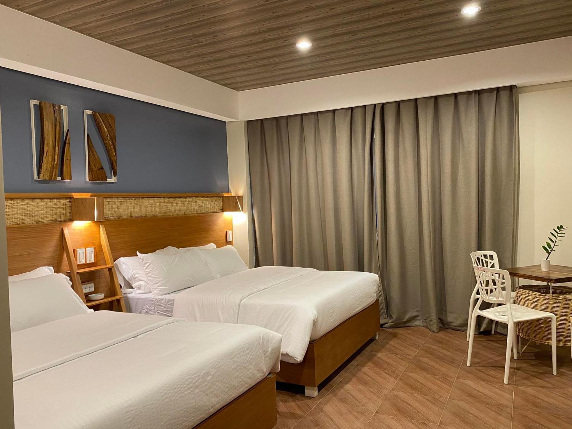 קורון Acacia Garden Inn And Suites מראה חיצוני תמונה