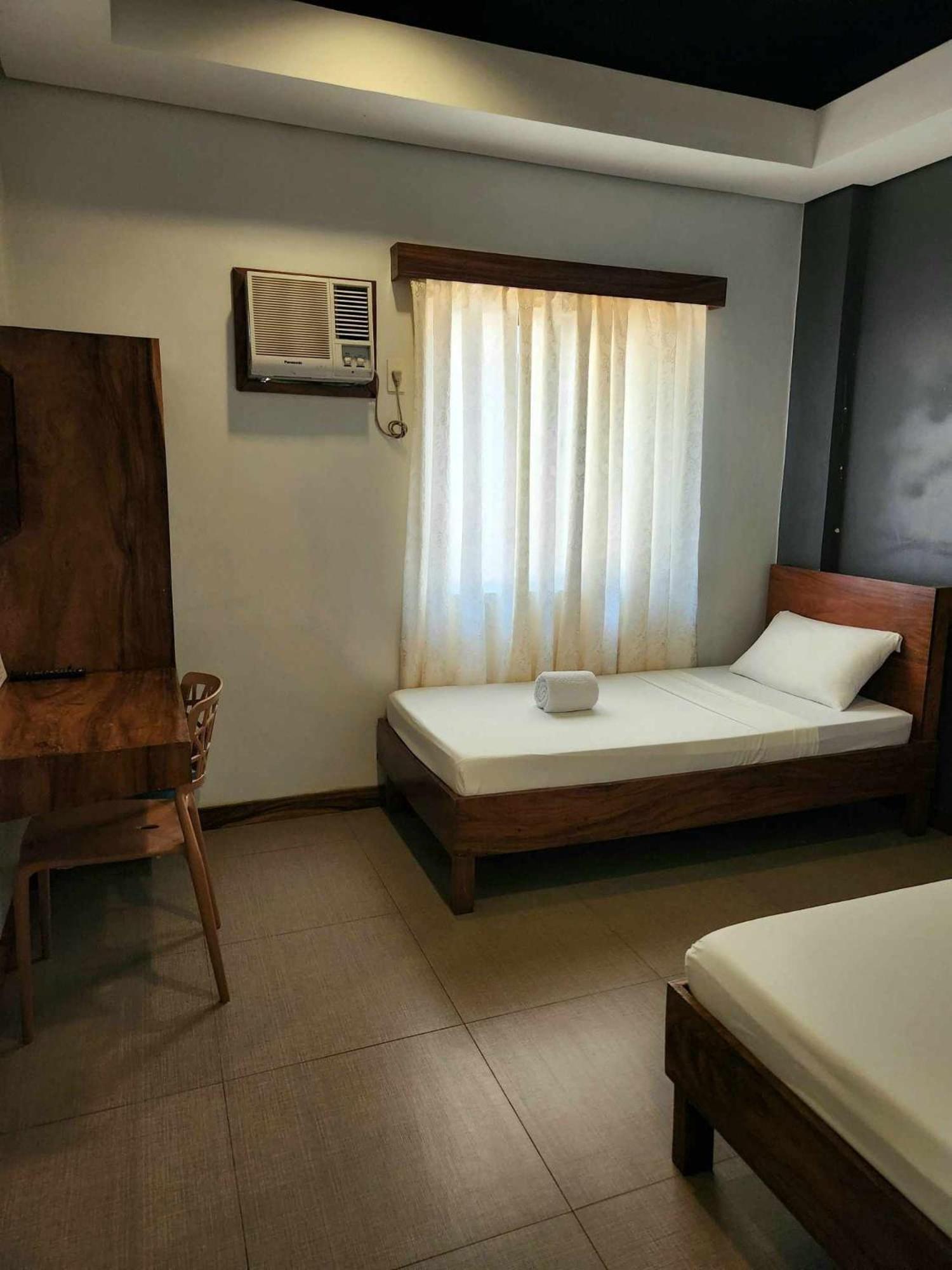 קורון Acacia Garden Inn And Suites מראה חיצוני תמונה