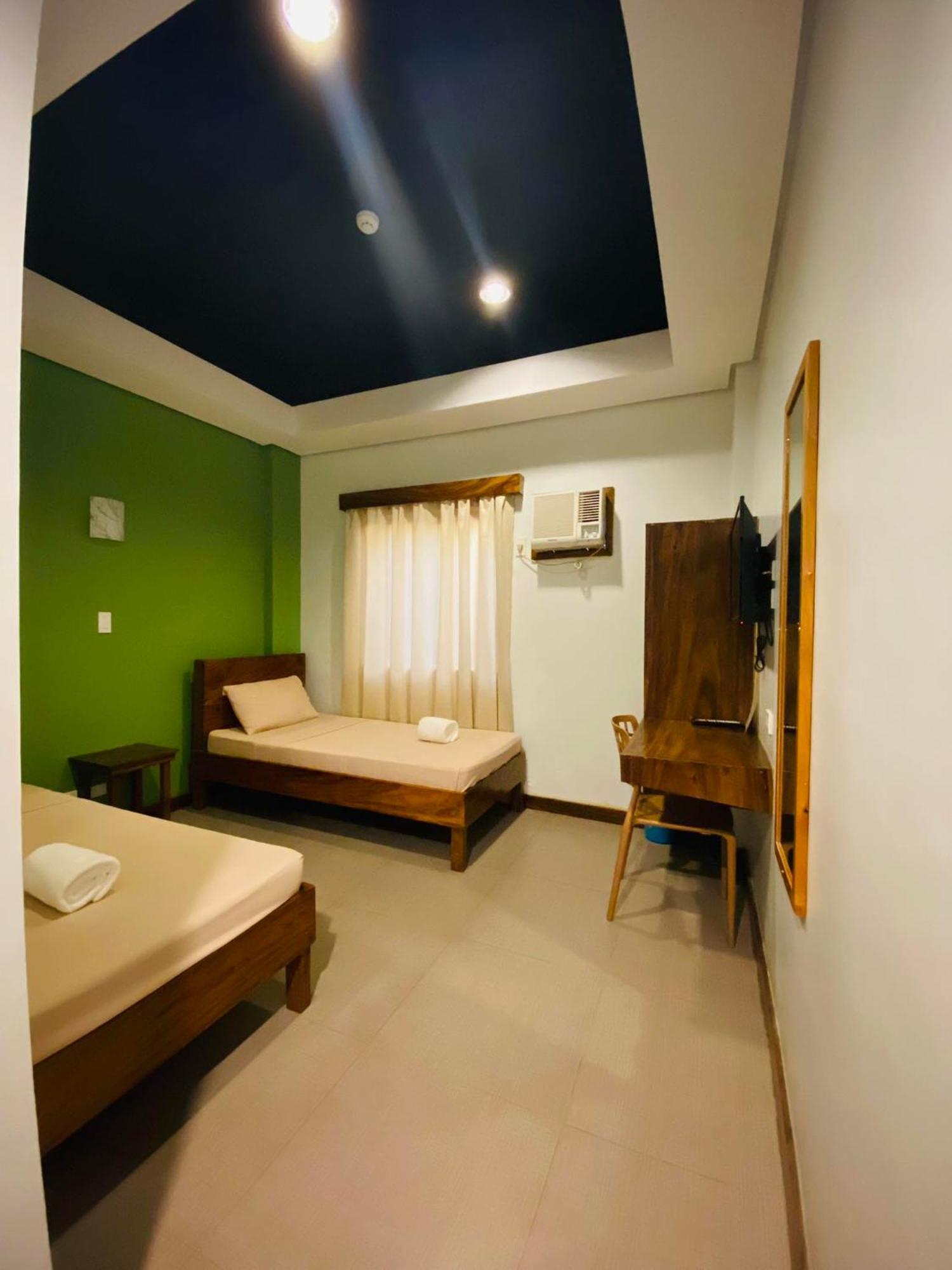 קורון Acacia Garden Inn And Suites מראה חיצוני תמונה