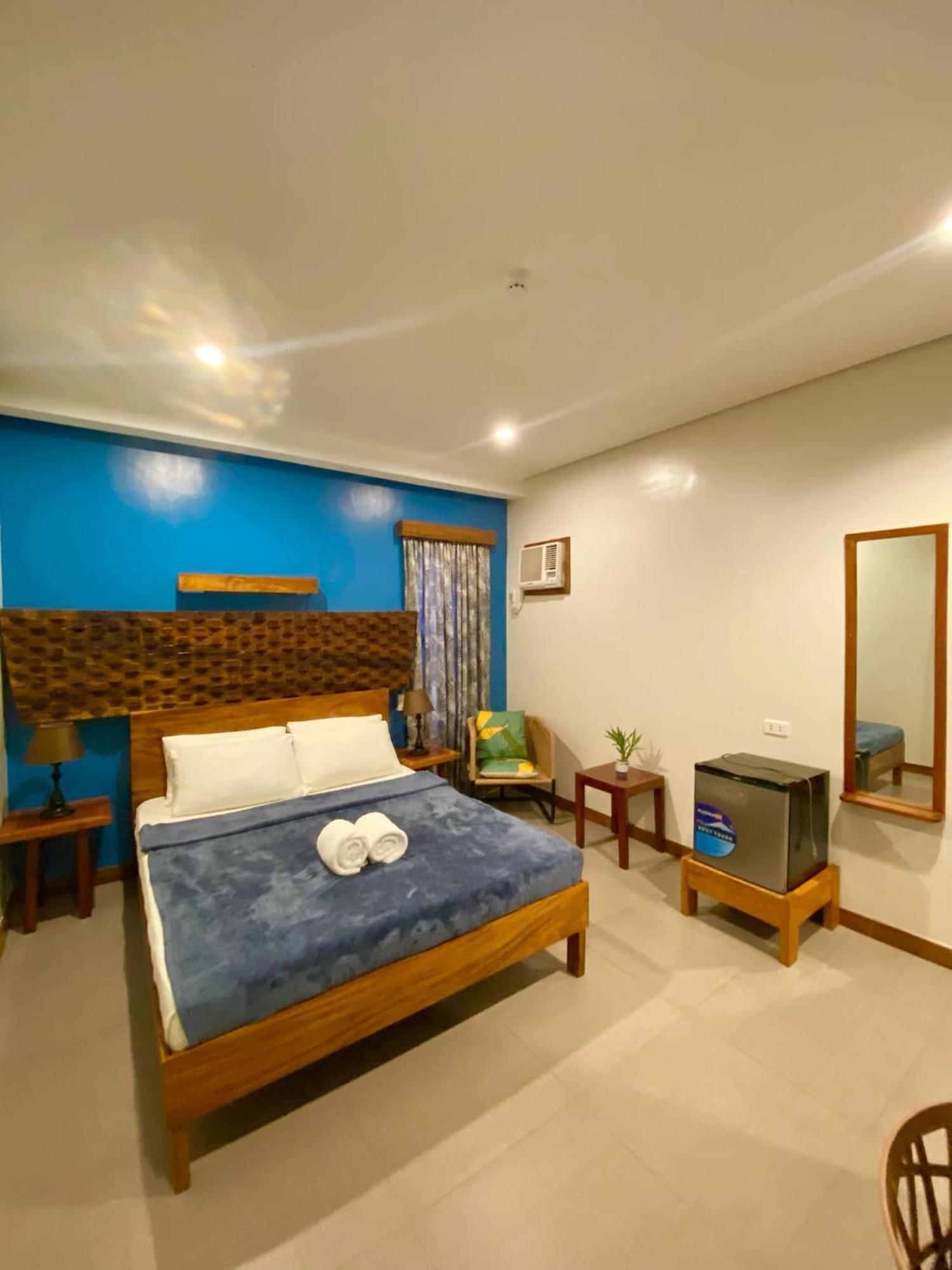 קורון Acacia Garden Inn And Suites מראה חיצוני תמונה
