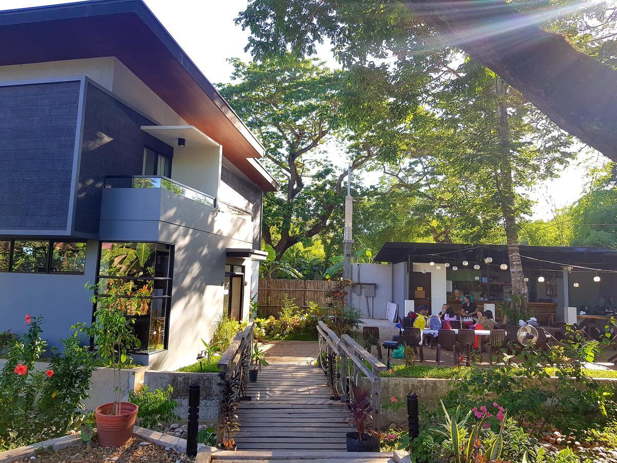 קורון Acacia Garden Inn And Suites מראה חיצוני תמונה